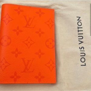 LV passport holder Real leather. Pre loved has not been sold.
